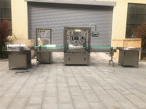 全自動液體灌裝機械實拍