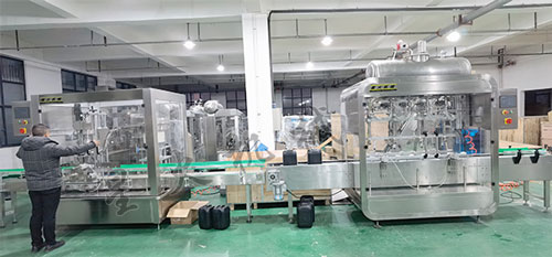 全自動(dòng)25kg化工液體灌裝機(jī)械設(shè)備(客戶案例)