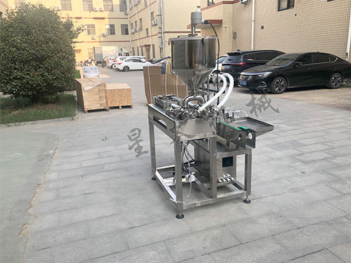 半自動(dòng)小型灌裝機(jī)設(shè)備