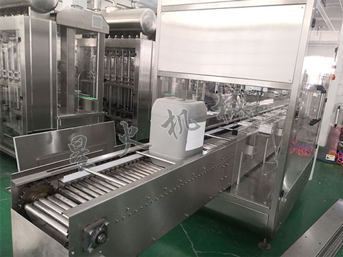 稱重式定量液體灌裝機設備廠家