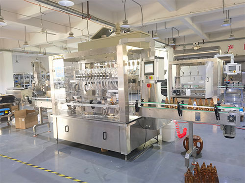 大型漱口水灌裝機(jī)