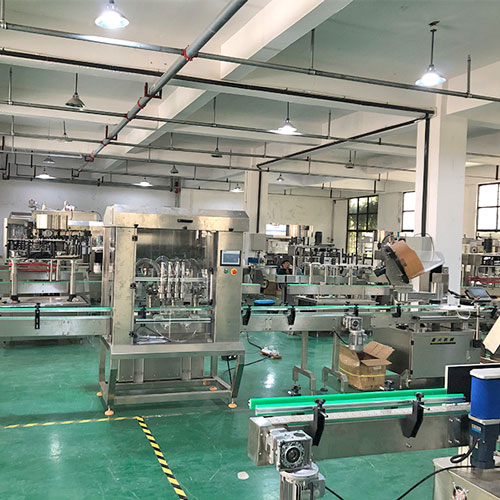 內(nèi)蒙古灌裝機(jī)械生產(chǎn)廠家實(shí)拍四頭醬料灌裝機(jī)