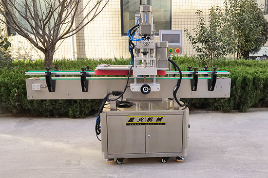 全自動(dòng)鴨嘴蓋旋蓋機(jī)實(shí)拍圖