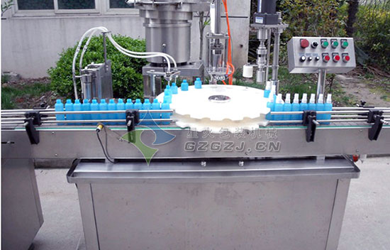 氣霧劑灌裝旋蓋一體機(jī)廠房?jī)?nèi)實(shí)拍