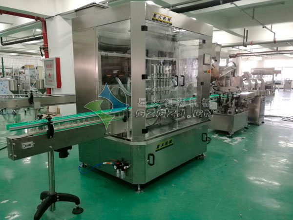 全自動灌裝旋蓋貼標(biāo)生產(chǎn)線