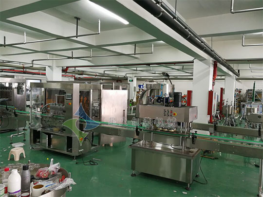 耦合劑灌裝生產(chǎn)線廠房?jī)?nèi)實(shí)拍廠房?jī)?nèi)實(shí)拍