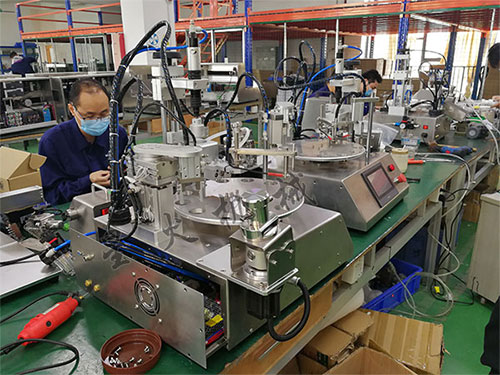 全自動(dòng)生物試劑灌裝機(jī)械實(shí)拍